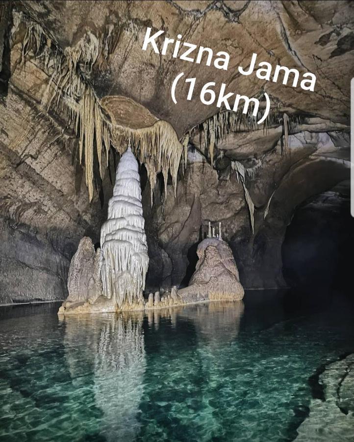 Planinski Dom Na Travni Gori Sodrazica Exteriör bild